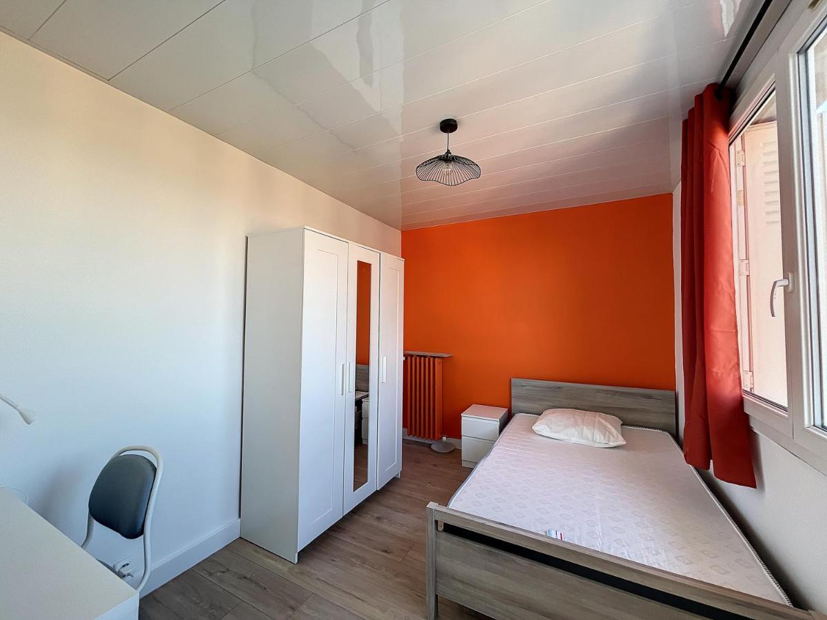 Agréable appartement, vue Mont Ventoux, proche remparts Aviñón Exterior foto